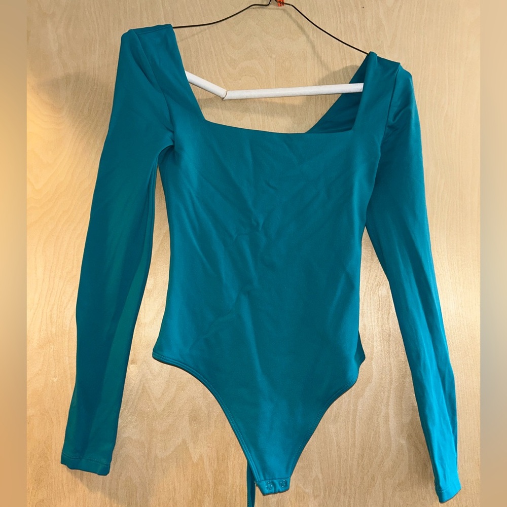 Aritzia Babaton Contour Teal Bodysuit